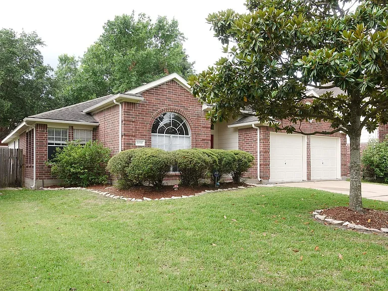 20735 Spring Rose Dr — Photo 2