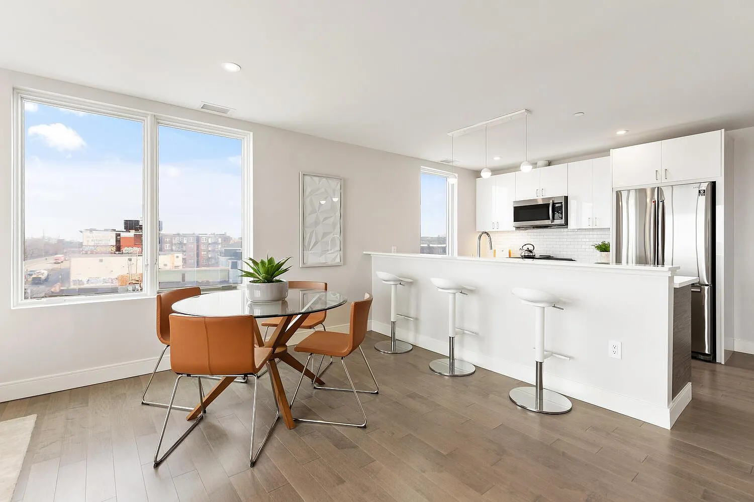 2 bed, 1200 sqft, $3,570 — Photo 3