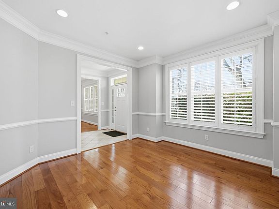 4th image of 9705 Montauk Ave