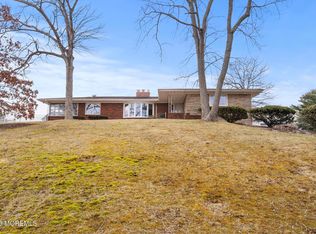 864 Breezy Oaks Drive, Toms River, NJ 08753