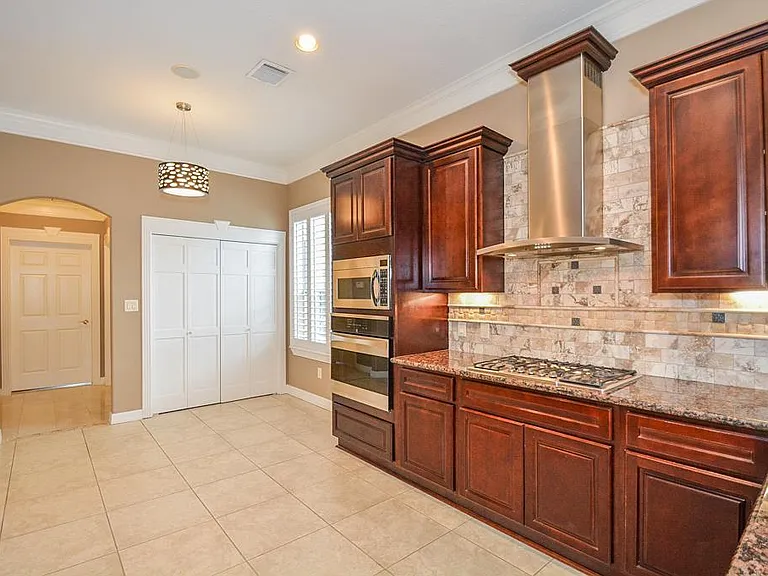 2326 Walnut Bend Ln — Photo 9