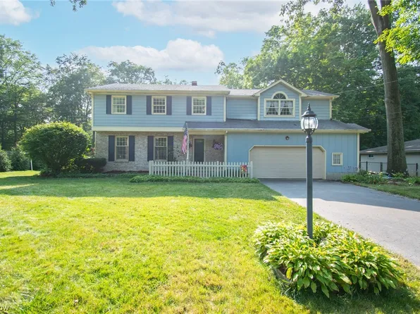 4290 Adeer Dr, Canfield, OH 44406