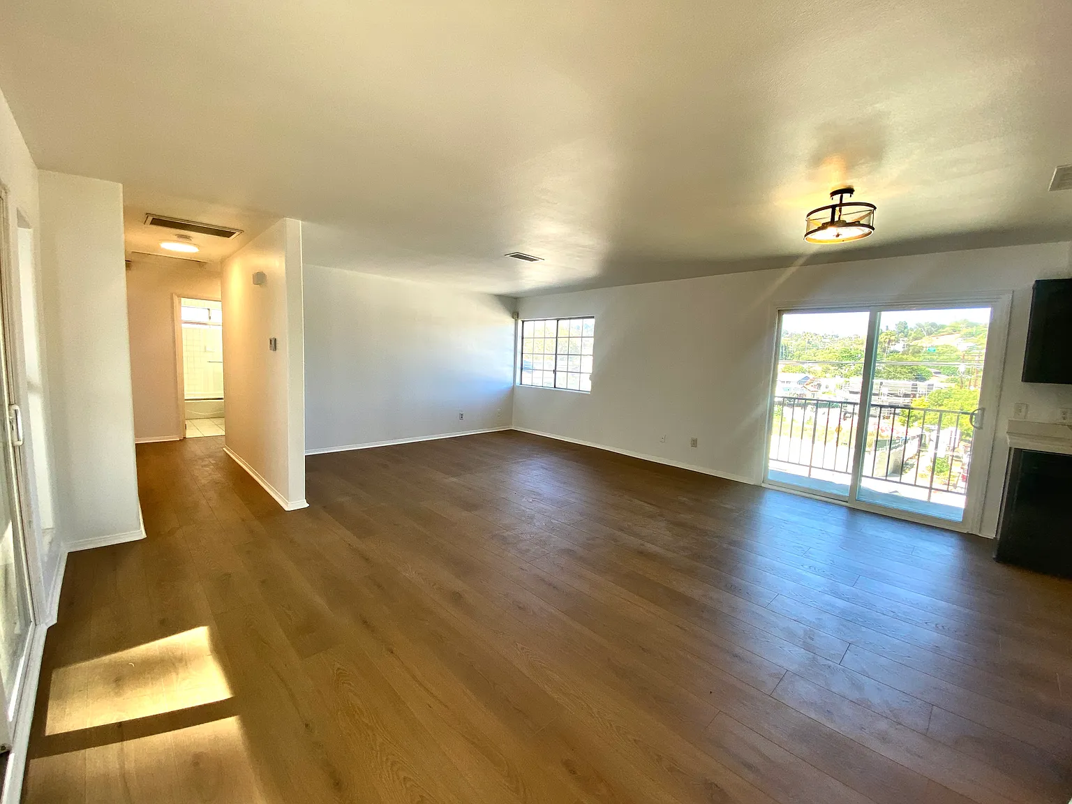2 bed, 1.5 bath, 1560 sqft, $4,495 — Photo 4