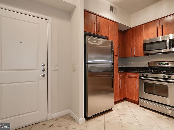 5th image of 1021 N Garfield St APT 103
