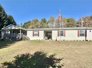 98 Whispering Pines Ln, New Cumberland, WV 26047