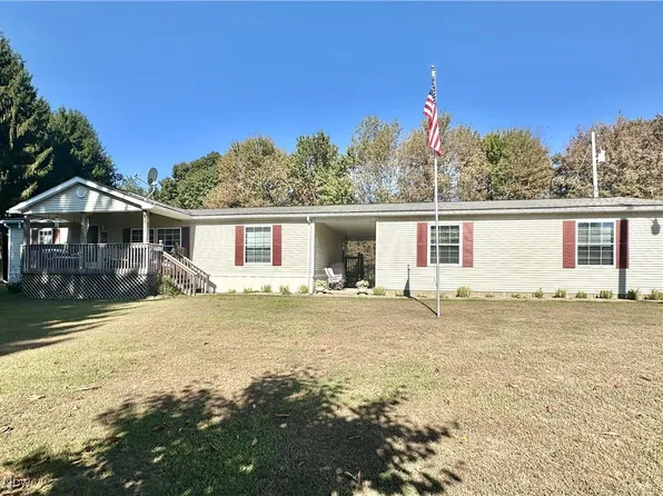 98 Whispering Pines Ln, New Cumberland, WV 26047