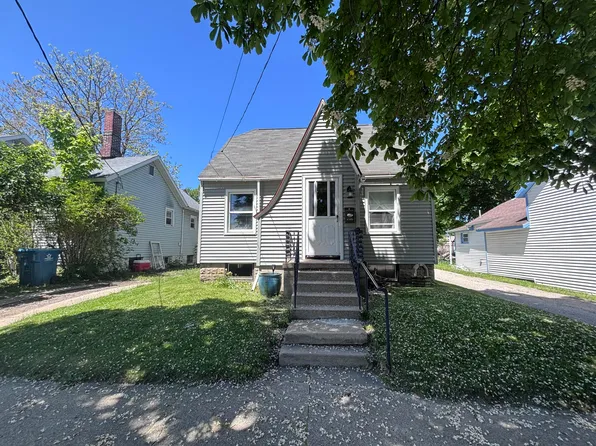 286 3rd St, Manistee, MI 49660