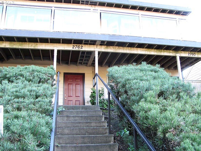 2nd image of 2762 E McLoughlin Blvd