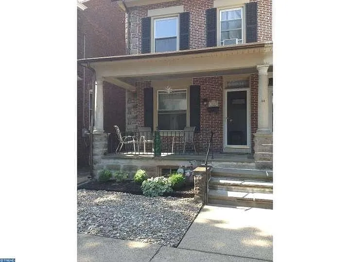1038 Queen St photo 1