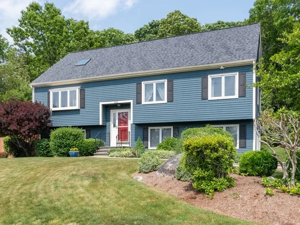 150 Lucas Dr, Stoughton, MA 02072