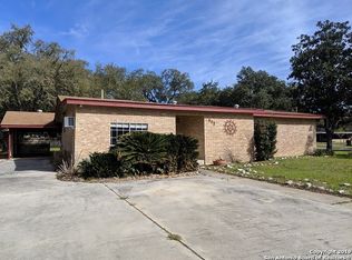 502 Monticello Cir, Devine, TX 78016