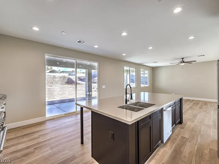 729 N Milan St — Photo 7