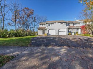 898 Briarstone Rd, Bethlehem, PA 18017