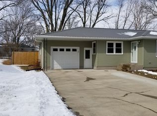 722 Southhaven Dr, Monticello, IA 52310