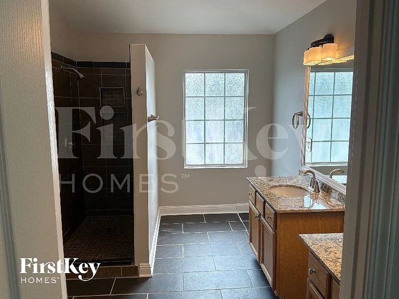 4 bed, 2.5 bath, 2627 sqft, $2,750 — Photo 3