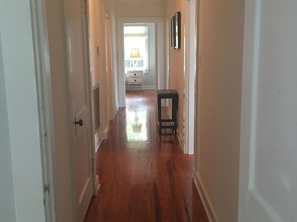1st image of 1306 E Lakeview Ave