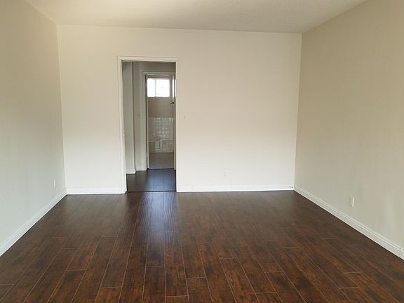 5th image of 1830 Greenfield Ave APT 18