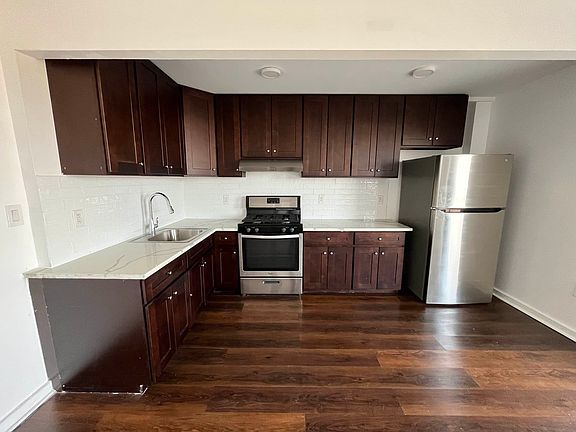 2nd image of 874 Willoughby Ave #703