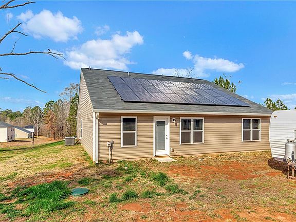 3rd image of 182 Yellow Pine Dr