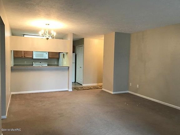 4th image of 334 Westbrook Ct