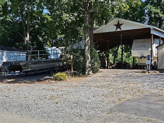 4th image of 35 Boo Blvd