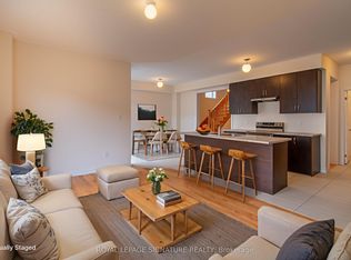 22 Prudhoe Ter, Barrie, ON L9J 0L5