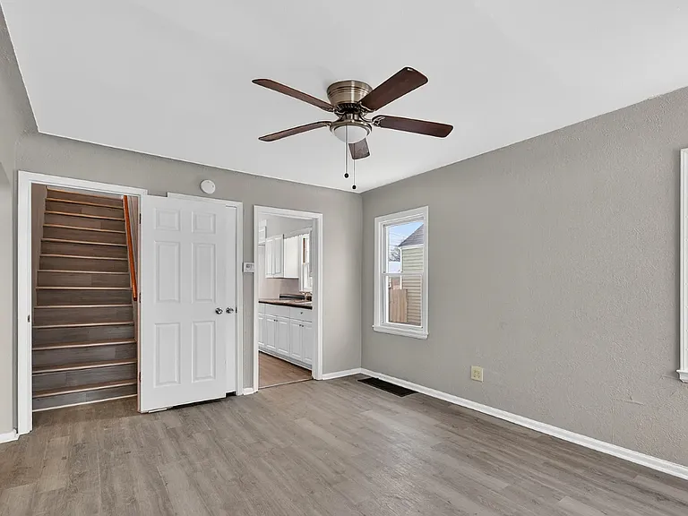 47 W Crawford Ave — Photo 3