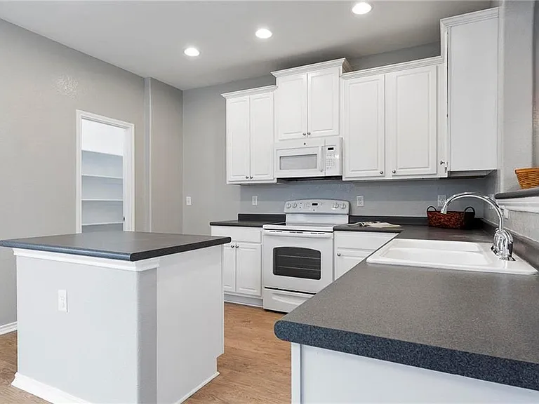 534 Apricot Dr — Photo 10