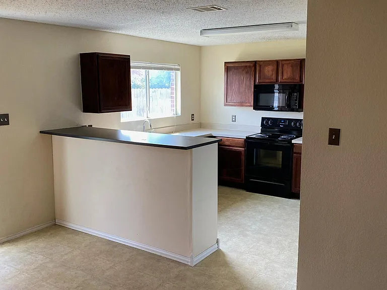 8103 Zephyr Ct — Photo 10