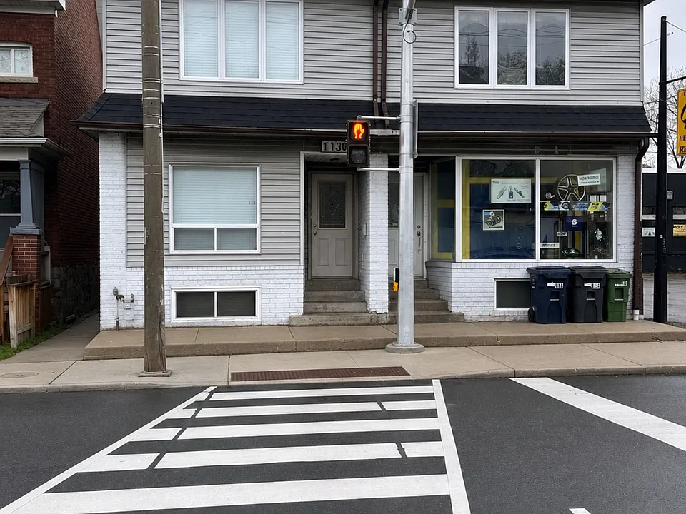 1136 Dufferin St #MAIN