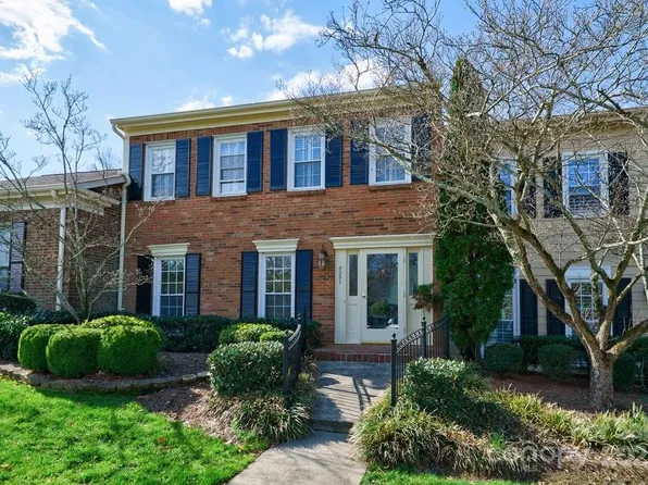 4351 Woodglen Ln, Charlotte, NC 28226