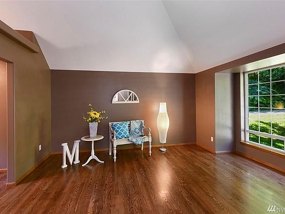 3rd image of 20700 Geraldcliff Dr NE