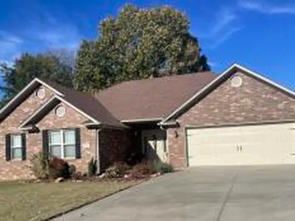 373 Thornwood Ln, Russellville, AR 72802