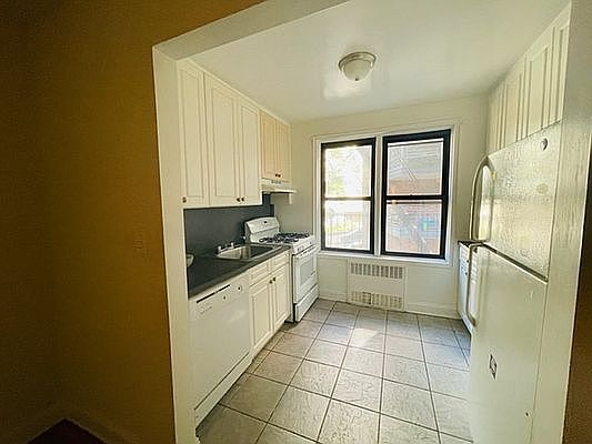 5th image of 3640 Oxford Ave #3A