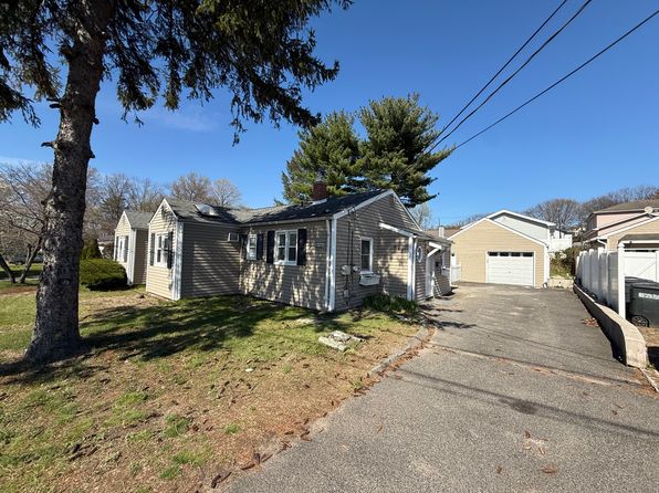 627 Mola Blvd, Elmwood Park, NJ 07407