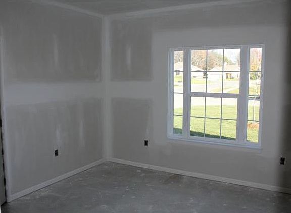 4th image of 616 Oakmont Dr