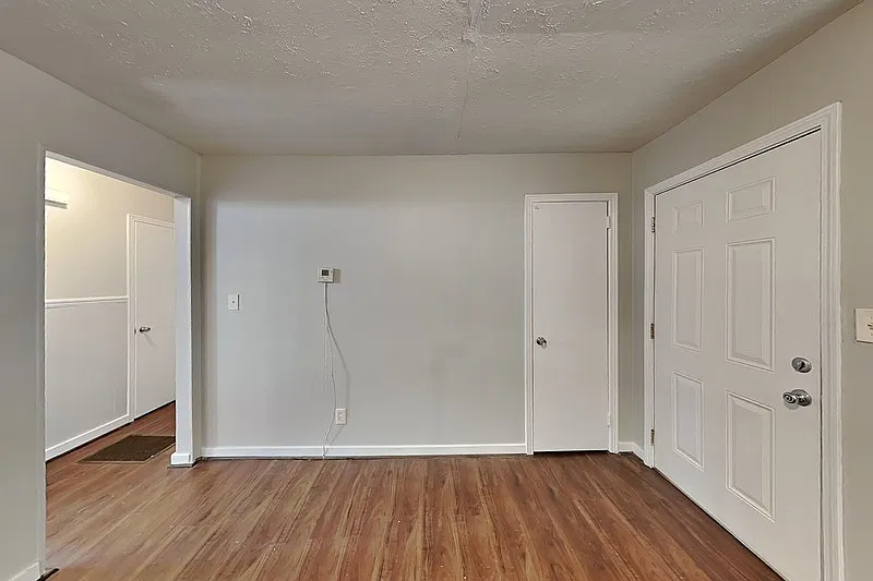 3 bed, 1.0 bath, $999 — Photo 4