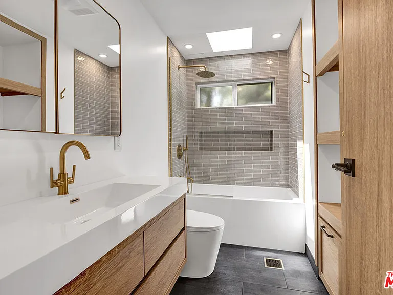 1138 1/2 Poinsettia Pl — Photo 16