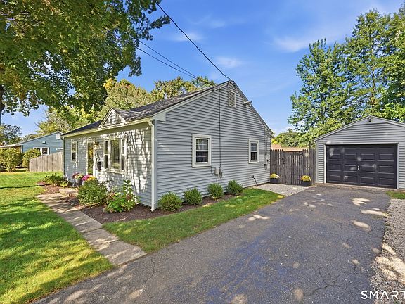 3rd image of 190 Old County Road