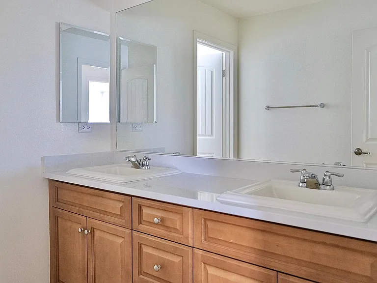 14810 Shelburne Ct — Photo 34