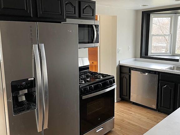 2nd image of 59 Oak St