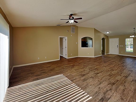 4th image of 2381 Ainsworth Ave
