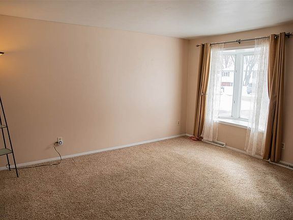 5th image of 1430 Deerwood Dr