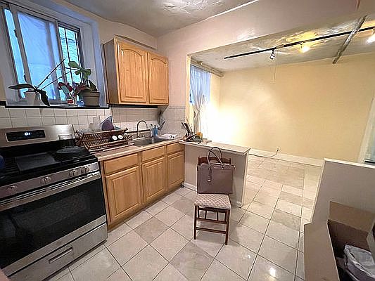 5th image of 50-18 42nd St #B1