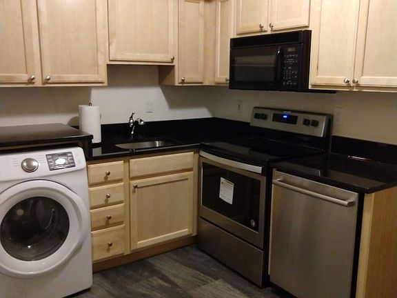 4th image of 706 Azalea Dr
