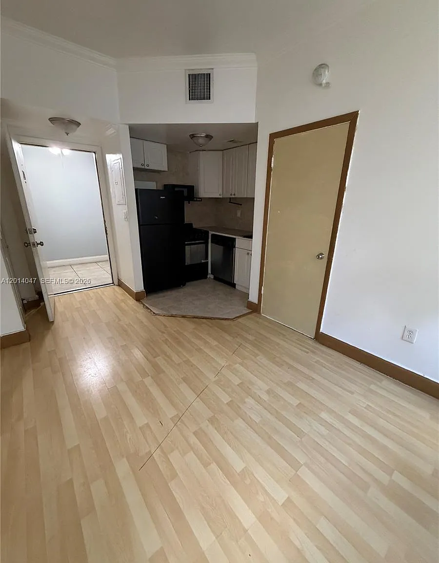 1342 Drexel Condo — Photo 2