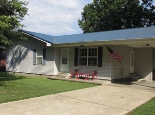 1511 E Stoddard St, Dexter, MO 63841