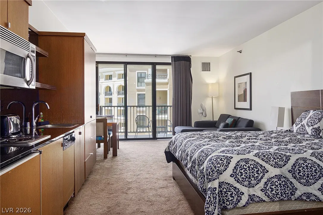 Studio, 1.0 bath, 475 sqft, $1,300 — Photo 3
