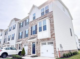33 Ortiz Dr, Pennsauken, NJ 08110