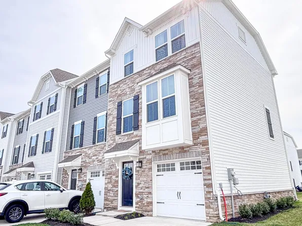 33 Ortiz Dr, Pennsauken, NJ 08110